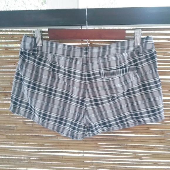 Volcom 7 Black Tan Plaid Shorts - Picture 4 of 8